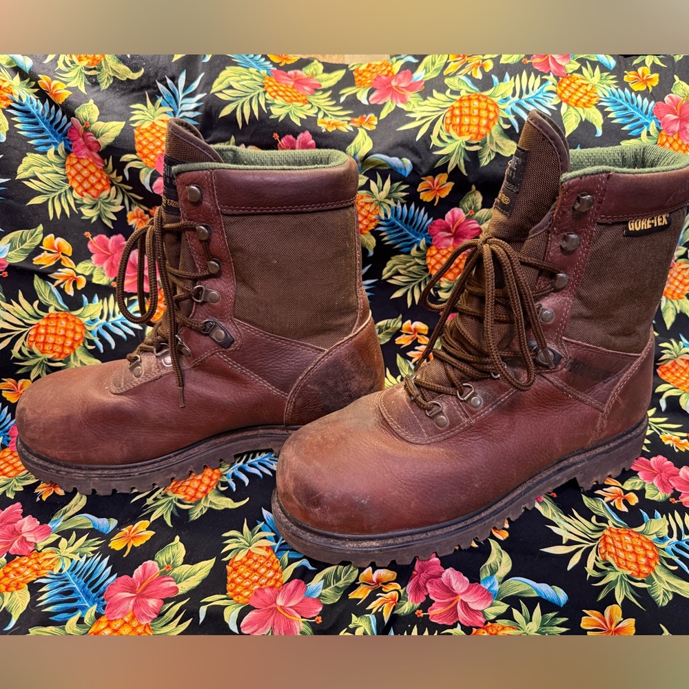Men’s Wolverine Gore-Tex brown leather boots size 10.5